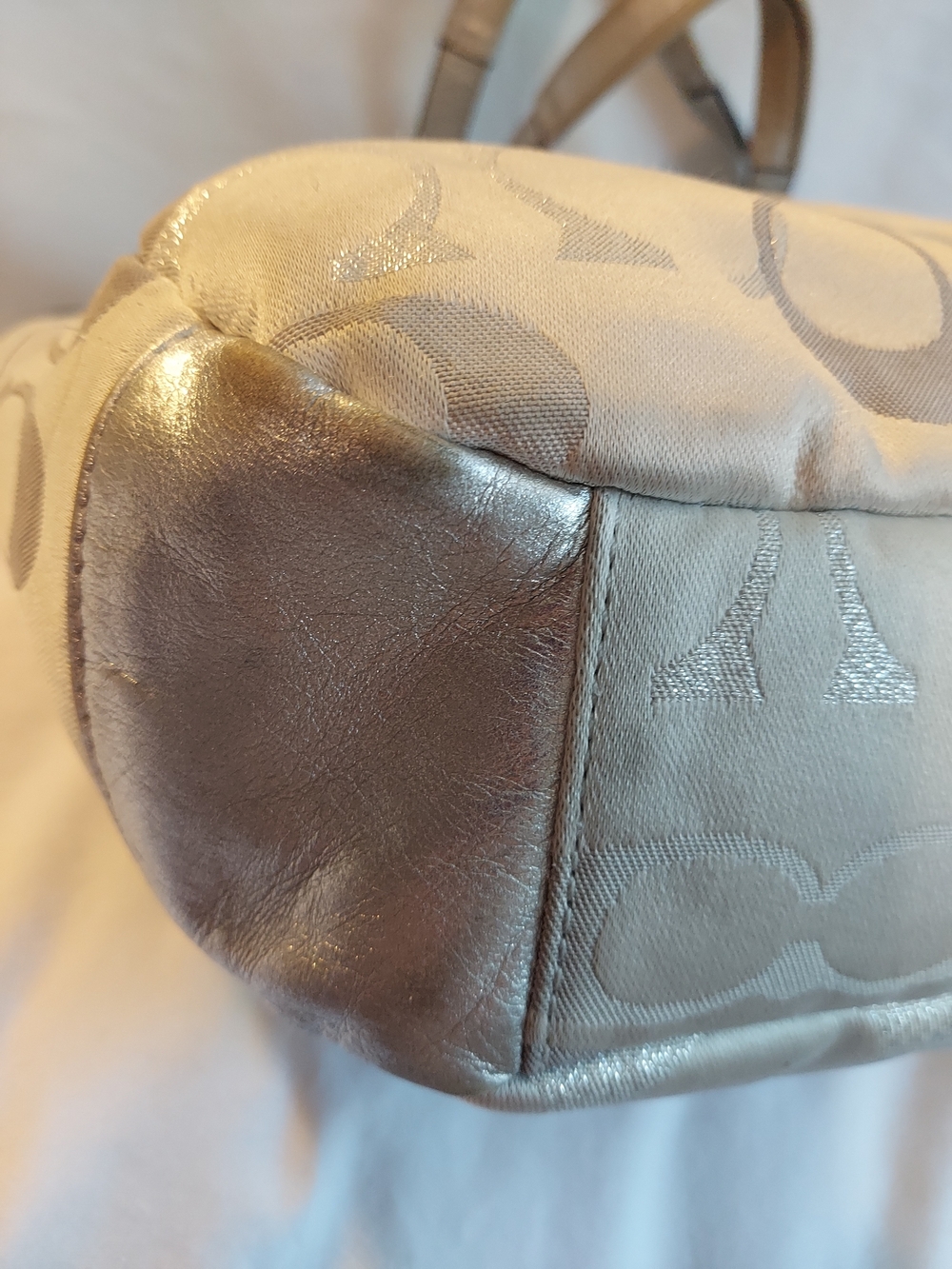 Coach Gallery Optic Signature Silver Metallic Tote Handbag F19664 - Picture 7 of 16